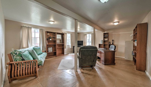 Hawaiian Hideaway w/Yard < 2 Miles to Hilo Bay!