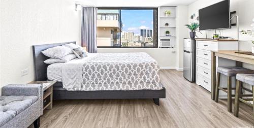 Hawaiian monarch cozy studio