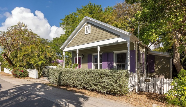 HERE COMES THE SUN ~ 2 BR, 2 Ba Casa Marina Home with Pool!