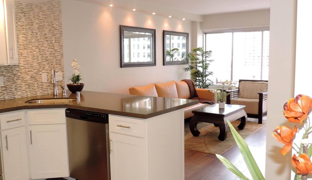 High-end Renovations! Gorgeous, Oceanview, Oceanfront Luxury Suite!