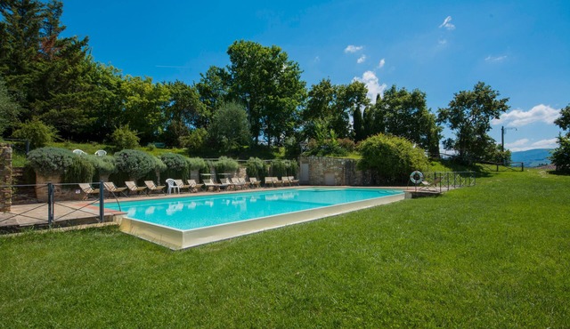 Holiday Home 'Romantica' with Shared Pool, Wi-Fi and Air Conditioning