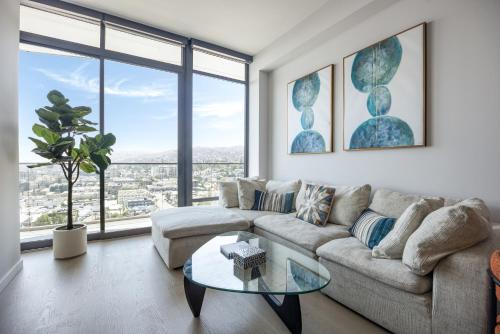 Hollywood Heights - High-Rise with Panoramic Views