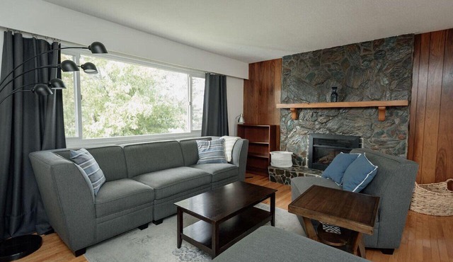 Home away from home 3-BR, great neighbourhood