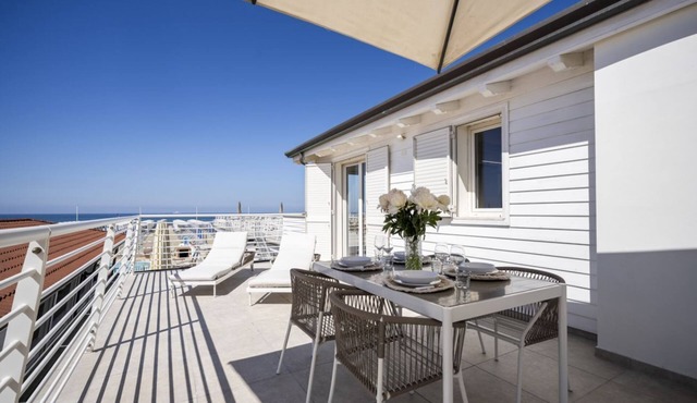 Homiday - Grecale, Sea View with Pool