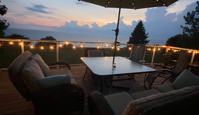 Huron Waterfront Cottage/16+ Guests/Hottub/Outdoor Shower/2 pets/private Beach.