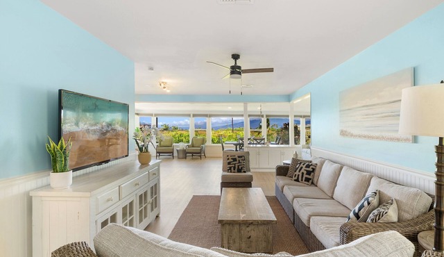 ICC 30 Remodeled 2BD Cottage Across the Street from Kahekili Beach