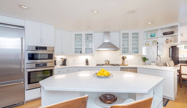 Ice House 317 2 Bedroom Condo by RedAwning