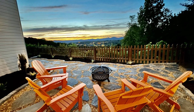 Iconic Dahlonega View! In Town! WINE GOLD HIKING