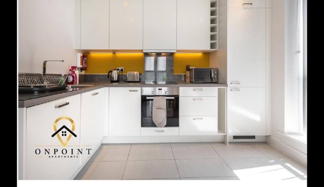 Impeccable 2-Bed Apartment in Reading