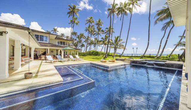 Kahala Beachside Estate: Luxury Estate w/Pool, Jacuzzi, AC & Spacious Yard