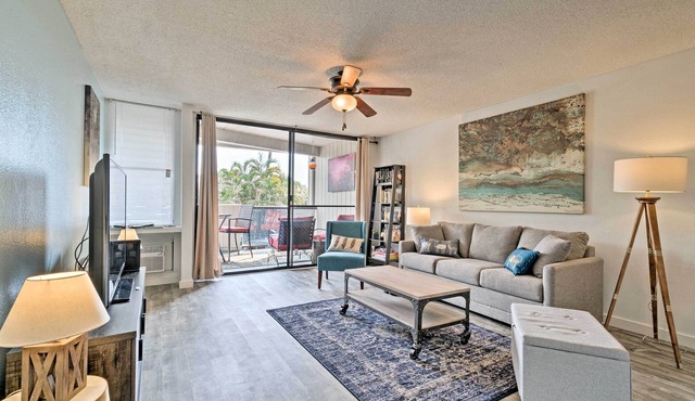 Kailua-kona Condo w/Lanai, Walk to Beach + Pier!