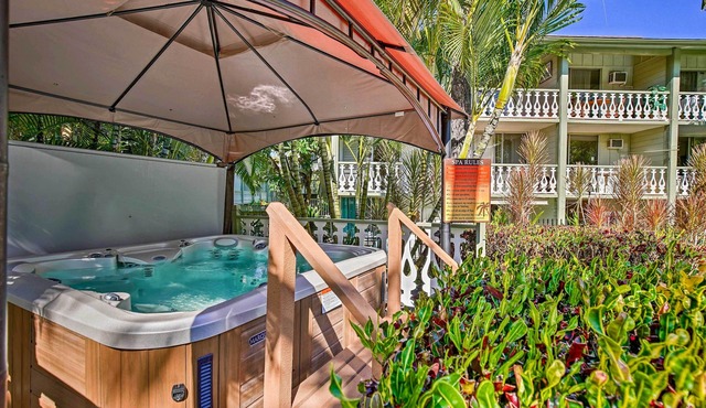 Kailua-kona Vacation Rental - Walk to the Beach!