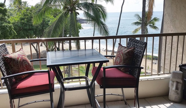 Kona Reef B34/Beachfront/Walk to Town/Air Con/WiFi/Top Floor