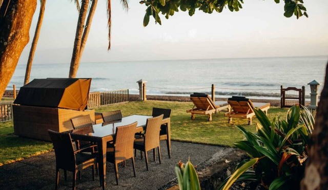 Kubu He Mamatica Tepi Pantai