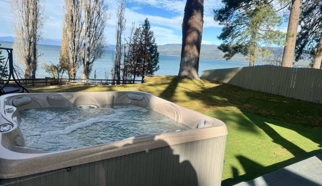 LAKEFRONT 6 BEDROOM HOMEn IF YOU WANT THE BEST THIS IS IT