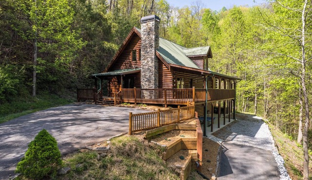 Lakeview Lodge-HotTub/Lake/Dog Friendly/Ping-Pong/5-Beds/4-Baths!