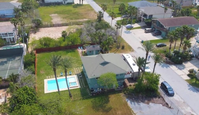 * Large Home Near Bay to Fish * New Pool