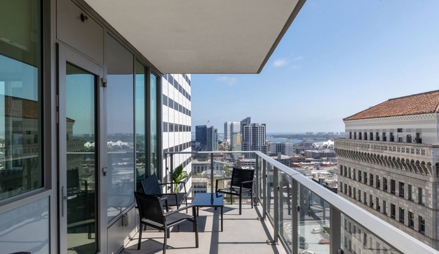 Large Luxury Apartment in the heart of Downtown San Diego