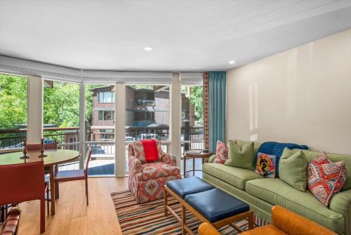 Le Clairvaux Unit 9, Newly remodeled 2BD condo in the heart of downtown Aspen