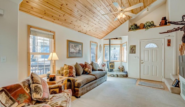 Little Pinecone Retreat