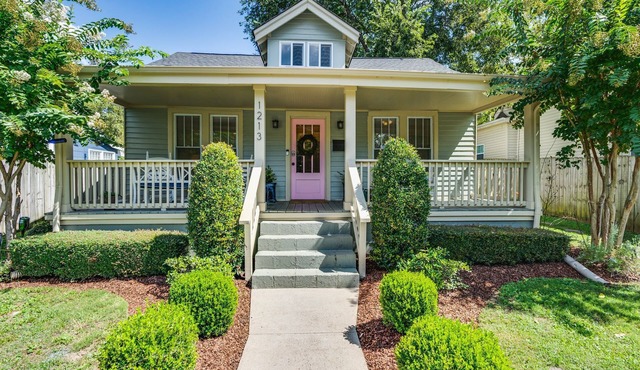 Lovely Cottage ~2 BR 2 BA~ 7 Min. To Downtown