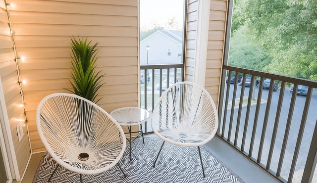 Lux 2BR 2BA mins from the water