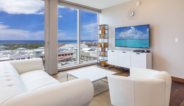 Luxurious 2.5 Bedroom Unit with Panoramic Ocean View in ONE Ala Moana