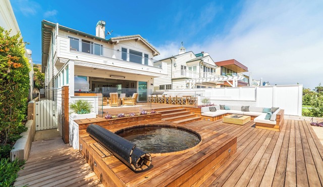 Luxurious 7-bedroom villa with AC, WiFi, fitness room in stunning Malibu