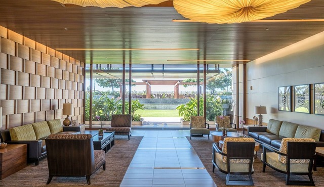 Luxury 1BD in ONE ALA MOANA with Beautiful View and Room with Free Parking!