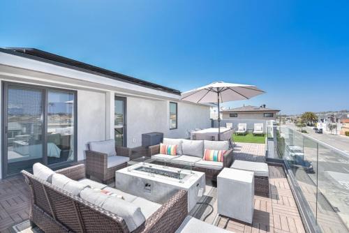 Luxury 4Br Tri-Level W Modern Interior, Rooftop Deck & Ac By Beachview Rentals