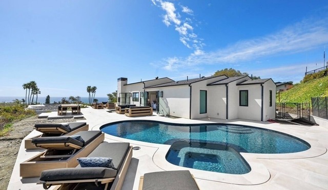 Luxury CA Coastal Living; NEW 5BR 5BA house in Malibu with beach access