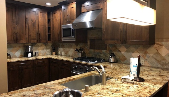 Luxury Northstar Lodge for New Years 500 feet away from the ski gondola!