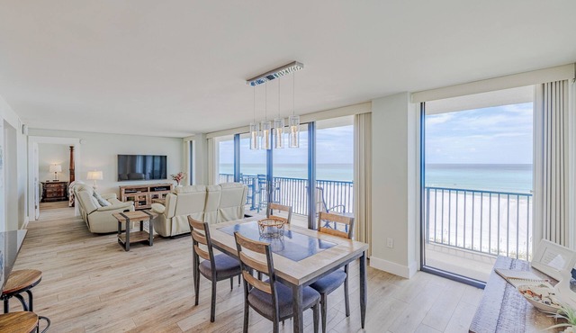 Luxury on the Beach, Floor to Ceiling Views Every Room, FREE Beach Service, W203