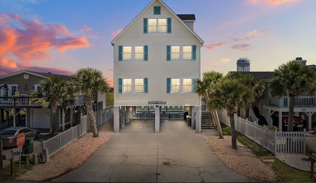 LUXURY RENTAL, DESIGNER DECOR, PRIVATE POOL, MARSH VIEW, WIFI, PET FRIENDLY