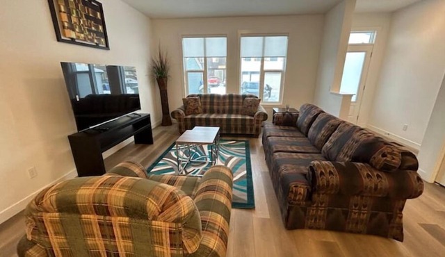 Luxury Seton Villas 4-bed with King bed & Office