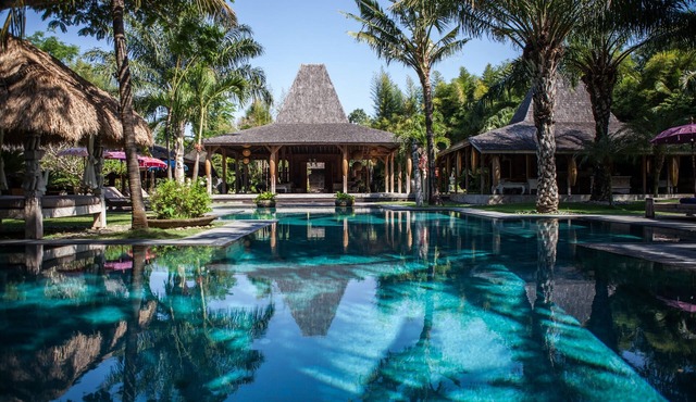 Luxury Wooden Private Pool in Umalas-6 Bedroom Villa