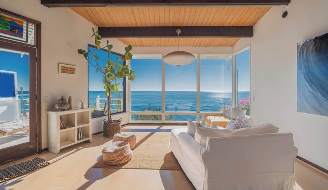Malibu Beachfront Bungalow: Ocean Views, Pet-Friendly & BBQ!