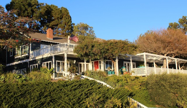 Malibu Home with Panoramic View of Pacific Ocean
