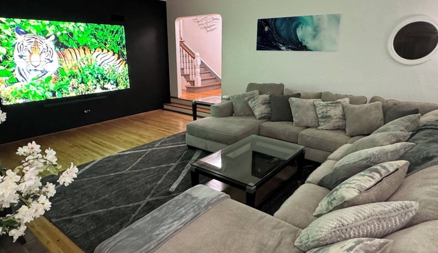 Marine Oasis Elite Entertainment Quality comfort sleeps 12