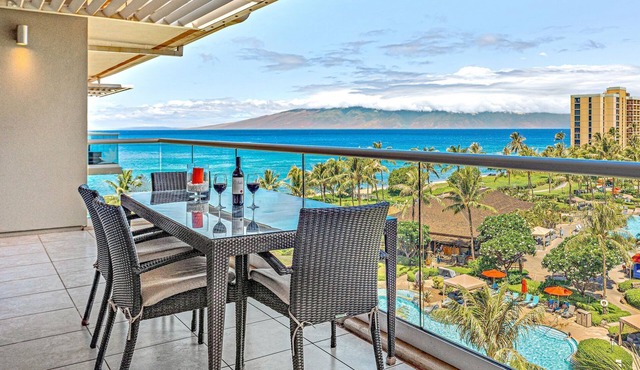 Maui Resort Rentals: Hokulani 605 – Premier 6th-Floor Oceanview Penthouse | Closest 2BR Column to the Ocean!