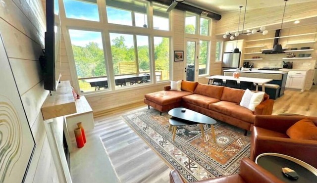 Modern Cabin for 8,w/Hot Tub+mtn view+1m from downtown Clayton, Outdoor Space