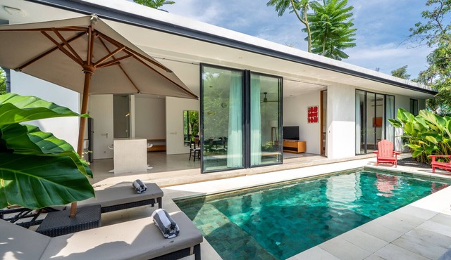 Modern Designer 2 BR Villa-Steps from Berawa Beach