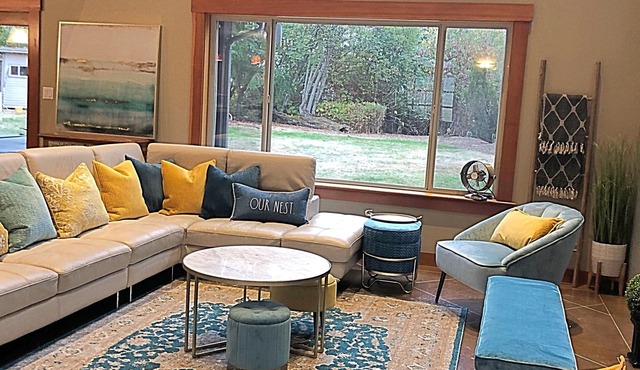 Modern Farmhouse (Lower Floor only) with Hot Tub and Games Room