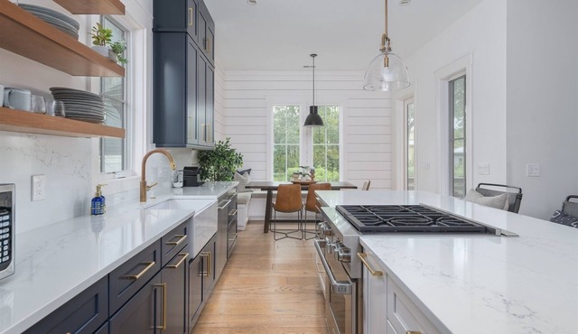 Modern Moreland Retreat 423