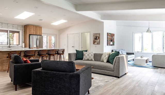 Modern Sedona Escape Rooftop Views, Trails Nearby, Pet Friendly