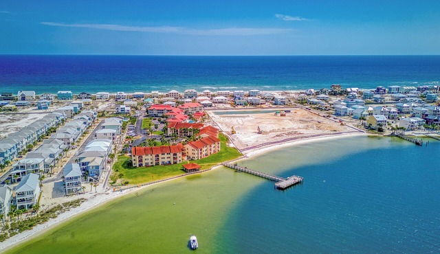 Monthly Stays Avail! Adorable 1 bdrm studio condo on beautiful Navarre Beach!