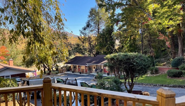 Mountain Aire Cottages, Inn, & Glamping