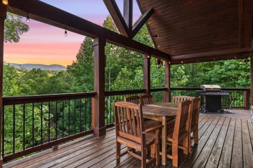 Mountain Views Hot Tub & Pool Table Fire Pit Games