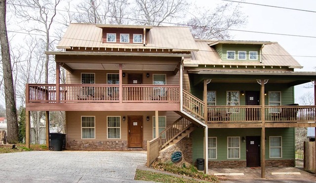 Mtn View Villa on Choice Avenue - Steps to Downtown