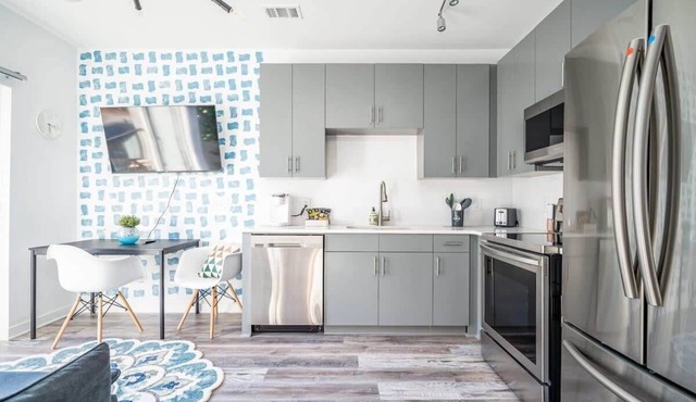 New 1BR with Balcony in Downtown 542Blvd205